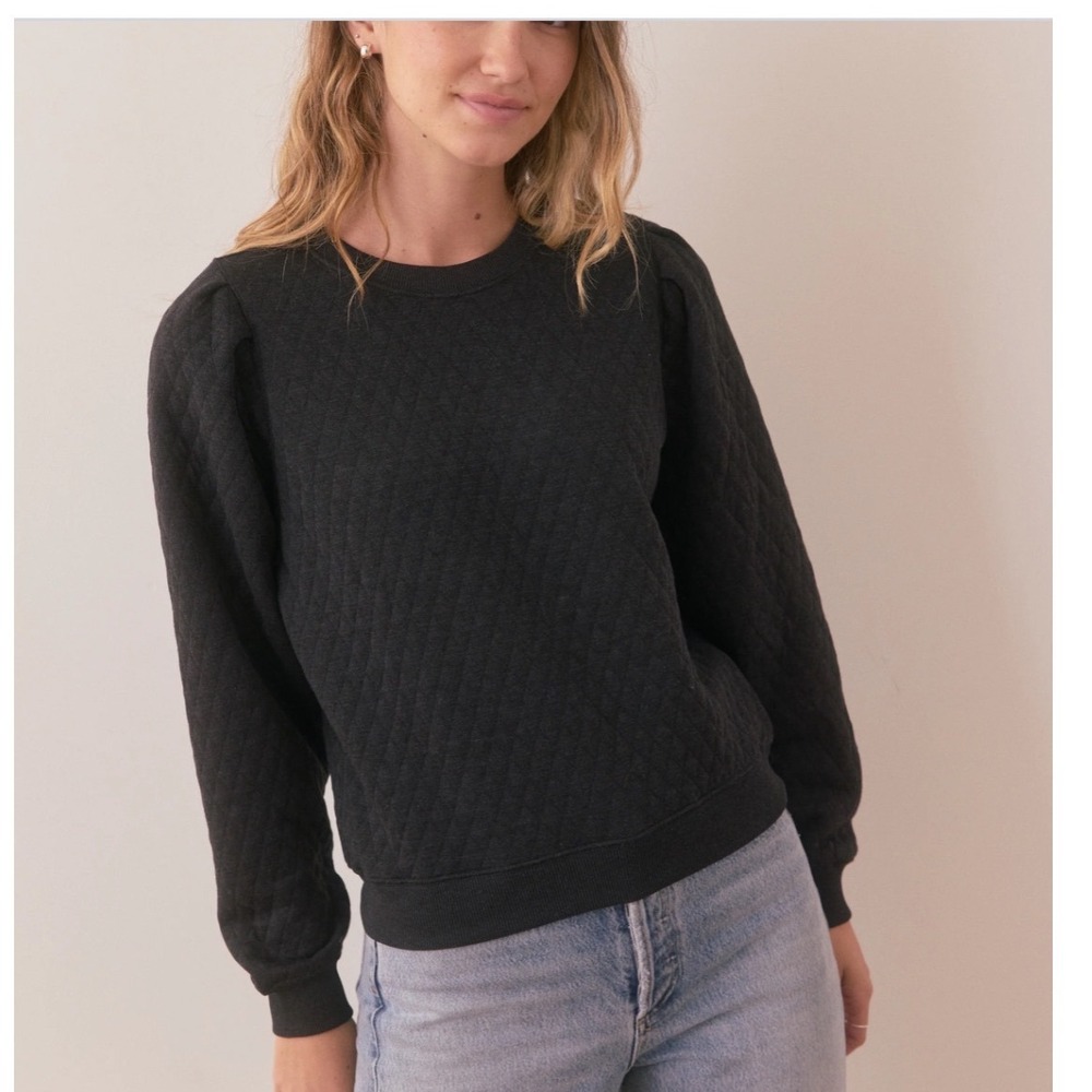 Marine Layer Women's Corbet Quilted Puff Sleeve Crewneck in Charcoal